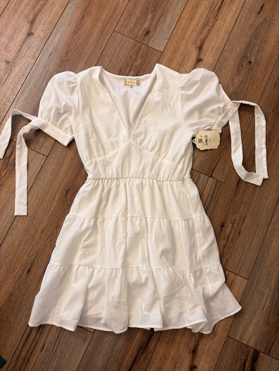 Altar'd State Dresses & Skirts - Altar'd State White V-Neck Textured Dress
